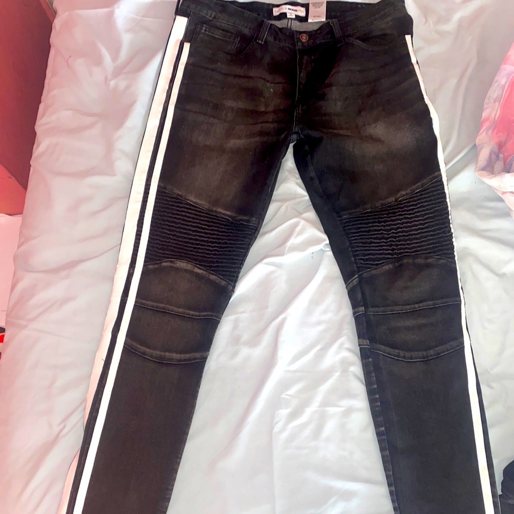 Men’s biker jeans two stripes.